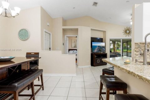 Villa ou maison à vendre à Pembroke Pines, Floride: 3 chambres, 140.19 m2 № 1882180 - photo 4