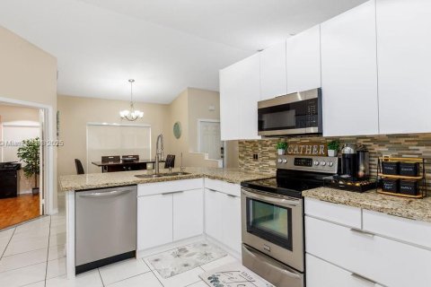 Villa ou maison à vendre à Pembroke Pines, Floride: 3 chambres, 140.19 m2 № 1882180 - photo 6