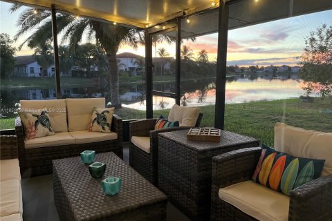 Villa ou maison à vendre à Pembroke Pines, Floride: 3 chambres, 140.19 m2 № 1882180 - photo 2