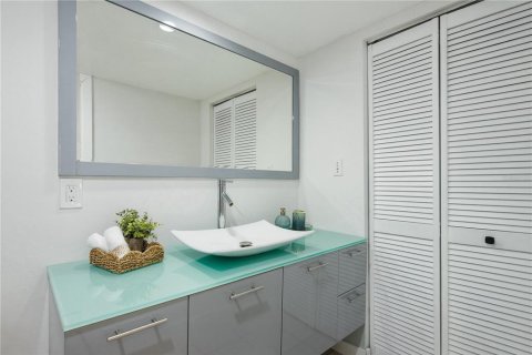 Снять в аренду кондоминиум в Клируотер, Флорида 2 спальни, 98.48м2, № 2196690 - фото 16