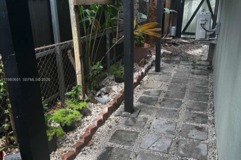 Propiedad comercial en alquiler en Miami, Florida, 1 dormitorio, 63.17 m2 № 2045139 - foto 14