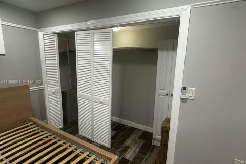 Propiedad comercial en alquiler en Miami, Florida, 1 dormitorio, 63.17 m2 № 2045139 - foto 3