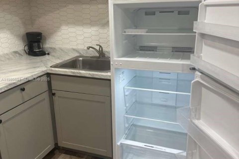 Propiedad comercial en alquiler en Miami, Florida, 1 dormitorio, 63.17 m2 № 2045139 - foto 5