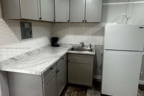 Propiedad comercial en alquiler en Miami, Florida, 1 dormitorio, 63.17 m2 № 2045139 - foto 4