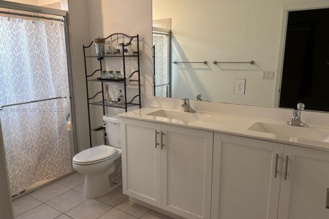 Villa ou maison à vendre à Miami, Floride: 4 chambres, 176.89 m2 № 2054989 - photo 3