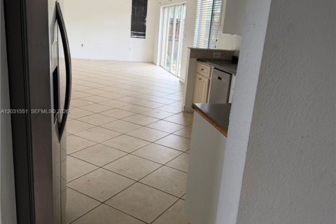 Villa ou maison à louer à Homestead, Floride: 6 chambres, 295.71 m2 № 2264989 - photo 5