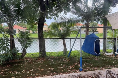 Villa ou maison à louer à Homestead, Floride: 6 chambres, 295.71 m2 № 2264989 - photo 7