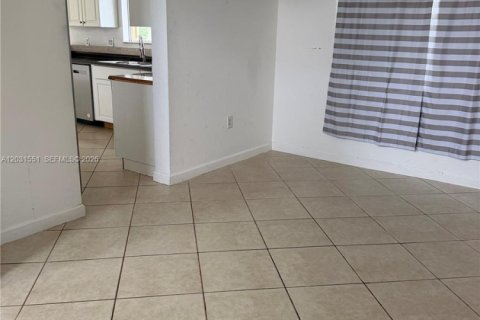 Villa ou maison à louer à Homestead, Floride: 6 chambres, 295.71 m2 № 2264989 - photo 4