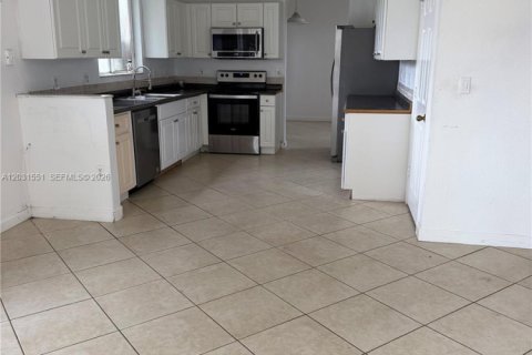 Villa ou maison à louer à Homestead, Floride: 6 chambres, 295.71 m2 № 2264989 - photo 6