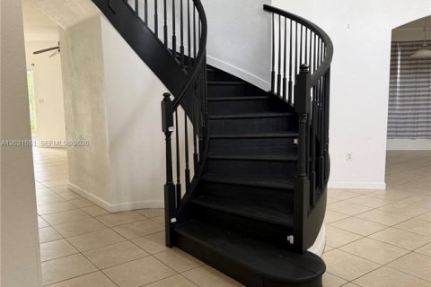 Villa ou maison à louer à Homestead, Floride: 6 chambres, 295.71 m2 № 2264989 - photo 2