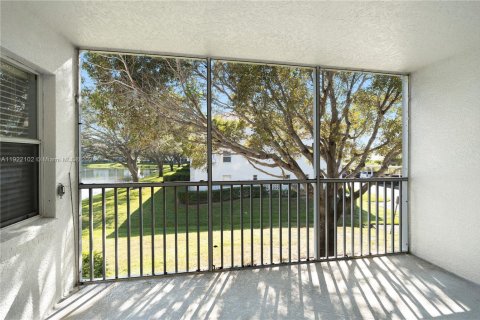 Condo in Naples, Florida, 2 bedrooms № 1976023 - photo 22