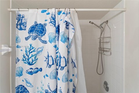 Condo in Naples, Florida, 2 bedrooms № 1976023 - photo 12