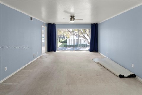 Condo in Naples, Florida, 2 bedrooms № 1976023 - photo 8