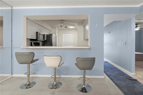 Condo in Naples, Florida, 2 bedrooms № 1976023 - photo 5