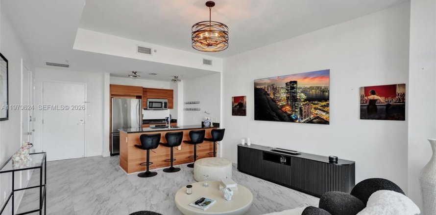 Кондоминиум с 1 спальней в Майами, Флорида № 2031327