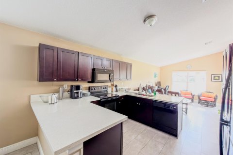 Villa ou maison à louer à Pembroke Pines, Floride: 3 chambres, 162.3 m2 № 2191957 - photo 9