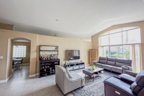 Villa ou maison à louer à Pembroke Pines, Floride: 3 chambres, 162.3 m2 № 2191957 - photo 4