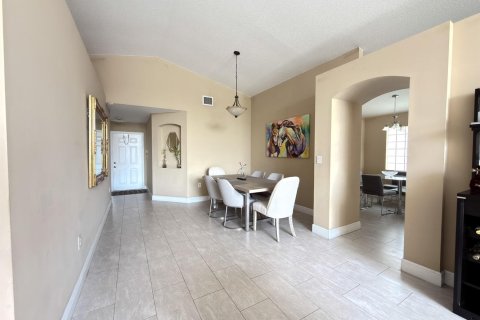 Villa ou maison à louer à Pembroke Pines, Floride: 3 chambres, 162.3 m2 № 2191957 - photo 3