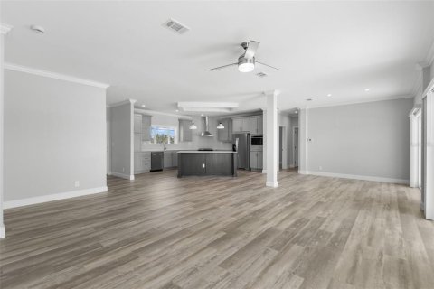 House in Saint Petersburg, Florida 3 bedrooms, 167.22 sq.m. № 1916605 - photo 11