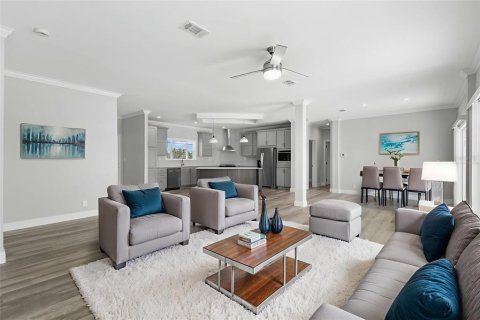 House in Saint Petersburg, Florida 3 bedrooms, 167.22 sq.m. № 1916605 - photo 9