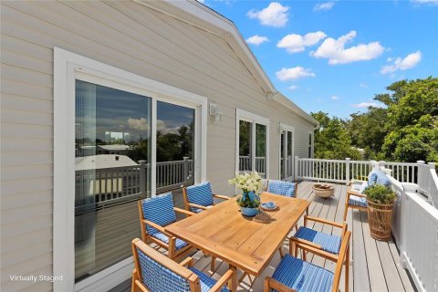 House in Saint Petersburg, Florida 3 bedrooms, 167.22 sq.m. № 1916605 - photo 5