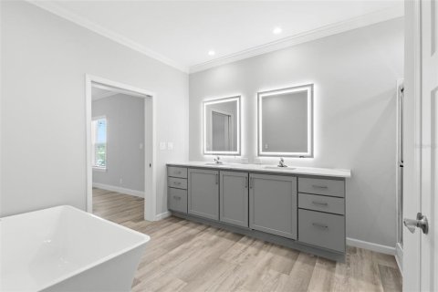 House in Saint Petersburg, Florida 3 bedrooms, 167.22 sq.m. № 1916605 - photo 30