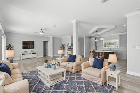 House in Saint Petersburg, Florida 3 bedrooms, 167.22 sq.m. № 1916605 - photo 7