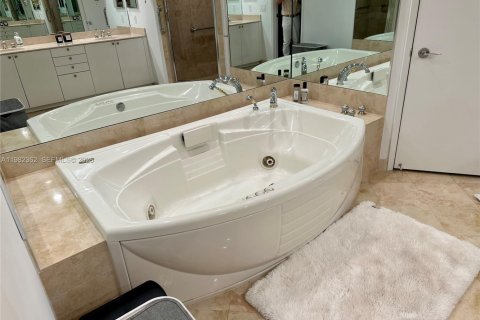 Copropriété à louer à Key Biscayne, Floride: 3 chambres, 232.26 m2 № 2175297 - photo 10