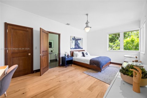 Снять в аренду виллу или дом в Корал-Гейблс, Флорида 6 спален, 524.25м2, № 1956959 - фото 20