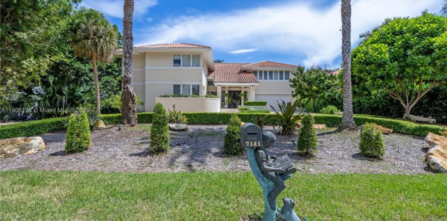 Дом в Корал-Гейблс, Флорида 6 спален, 524.25м2 № 1956959