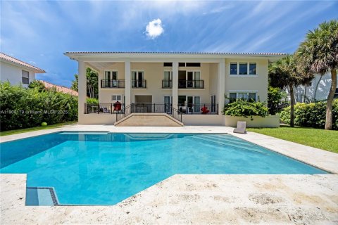 Снять в аренду виллу или дом в Корал-Гейблс, Флорида 6 спален, 524.25м2, № 1956959 - фото 28