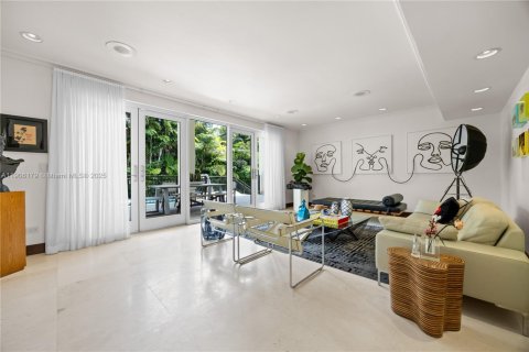 Снять в аренду виллу или дом в Корал-Гейблс, Флорида 6 спален, 524.25м2, № 1956959 - фото 11