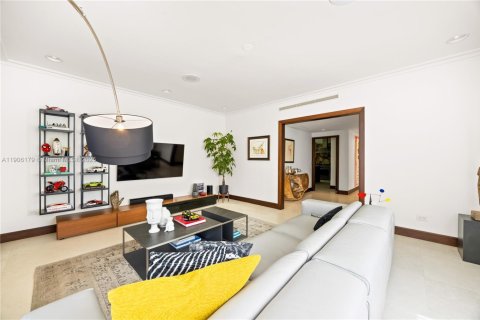 Снять в аренду виллу или дом в Корал-Гейблс, Флорида 6 спален, 524.25м2, № 1956959 - фото 9