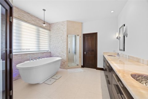 Снять в аренду виллу или дом в Корал-Гейблс, Флорида 6 спален, 524.25м2, № 1956959 - фото 17