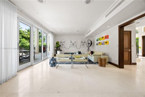 Снять в аренду виллу или дом в Корал-Гейблс, Флорида 6 спален, 524.25м2, № 1956959 - фото 12