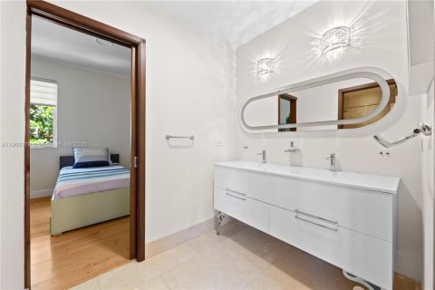 Снять в аренду виллу или дом в Корал-Гейблс, Флорида 6 спален, 524.25м2, № 1956959 - фото 24