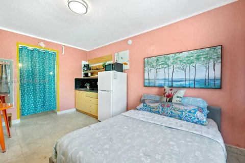 Estudio en el Condominio en Miami Beach, Florida  № 2152615