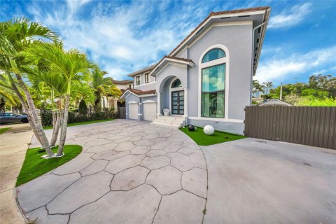 Купить виллу или дом в Майами, Флорида 4 спальни, 239.69м2, № 2067420 - фото 4