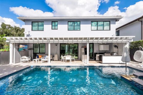 Дом в Майами, Флорида 4 спальни, 239.69м2 № 2067420