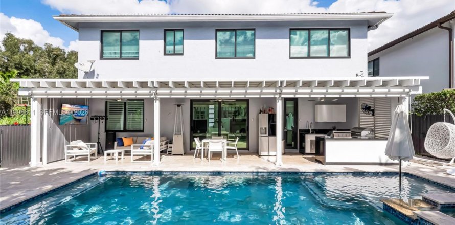 Дом в Майами, Флорида 4 спальни, 239.69м2 № 2067420