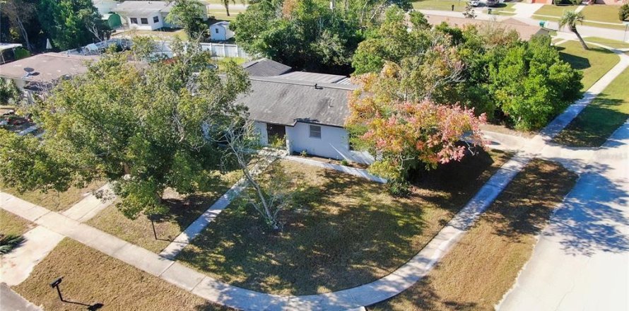 Casa en Deltona, Florida 4 dormitorios, 157.84 m2 № 2237450