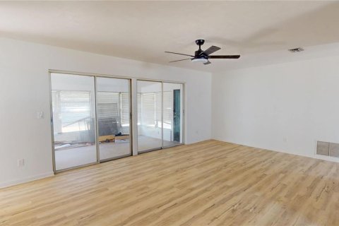 Casa en venta en Deltona, Florida, 4 dormitorios, 157.84 m2 № 2237450 - foto 11