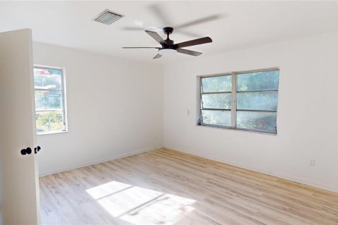 Casa en venta en Deltona, Florida, 4 dormitorios, 157.84 m2 № 2237450 - foto 12