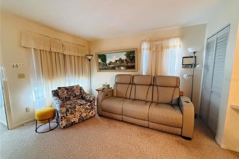 Villa ou maison à louer à Zephyrhills, Floride: 2 chambres, 80.27 m2 № 2431213 - photo 9