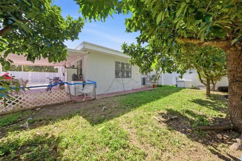 House in Homestead, Florida 3 bedrooms, 174.66 sq.m. № 2059464 - photo 24