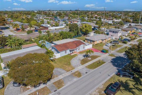 House in Homestead, Florida 3 bedrooms, 174.66 sq.m. № 2059464 - photo 28