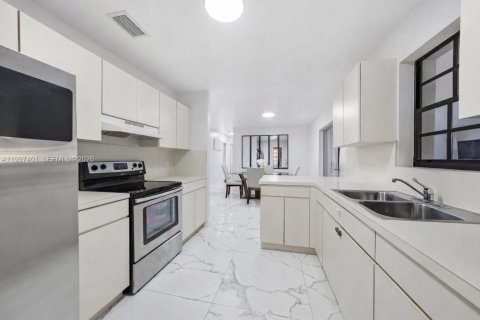 House in Homestead, Florida 3 bedrooms, 174.66 sq.m. № 2059464 - photo 7