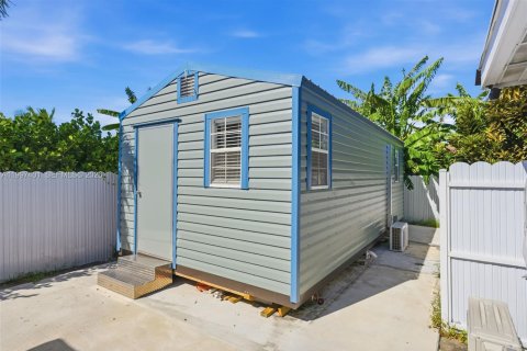 House in Homestead, Florida 3 bedrooms, 174.66 sq.m. № 2059464 - photo 17