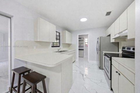 House in Homestead, Florida 3 bedrooms, 174.66 sq.m. № 2059464 - photo 6