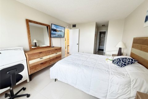 Снять в аренду кондоминиум в Пемброк-Пайнс, Флорида 1 спальня, 74.32м2, № 1957271 - фото 14